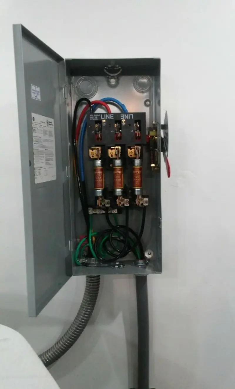 Three-phase disconnect switch installed for Smoke Detector Installation in Bessemer City